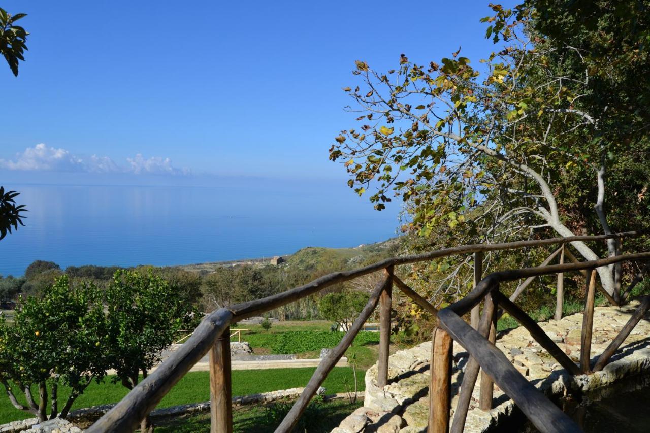 Borgo Rosso Di Sera Resort San Lucido Bagian luar foto