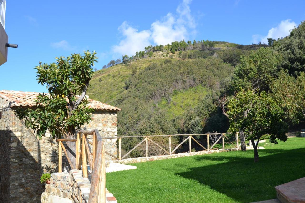 Borgo Rosso Di Sera Resort San Lucido Bagian luar foto