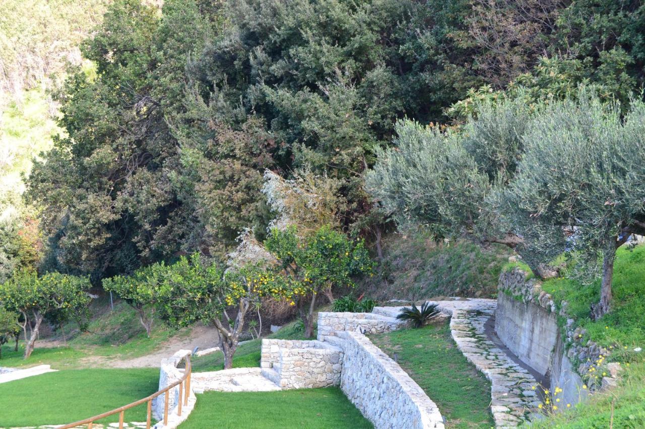 Borgo Rosso Di Sera Resort San Lucido Bagian luar foto