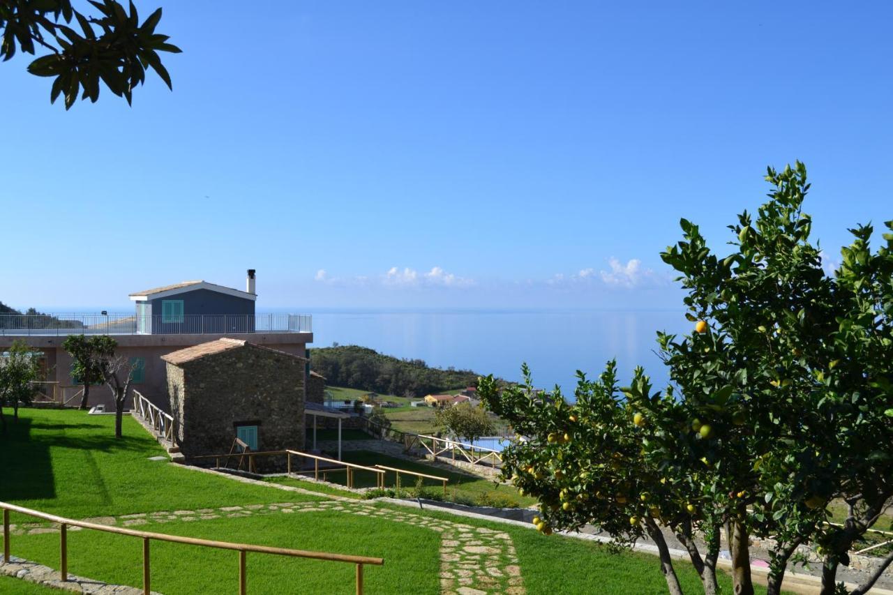 Borgo Rosso Di Sera Resort San Lucido Bagian luar foto