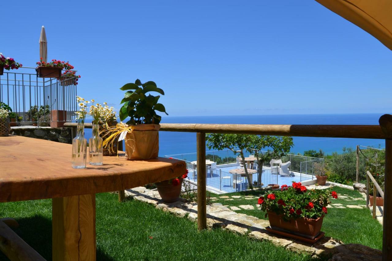 Borgo Rosso Di Sera Resort San Lucido Bagian luar foto