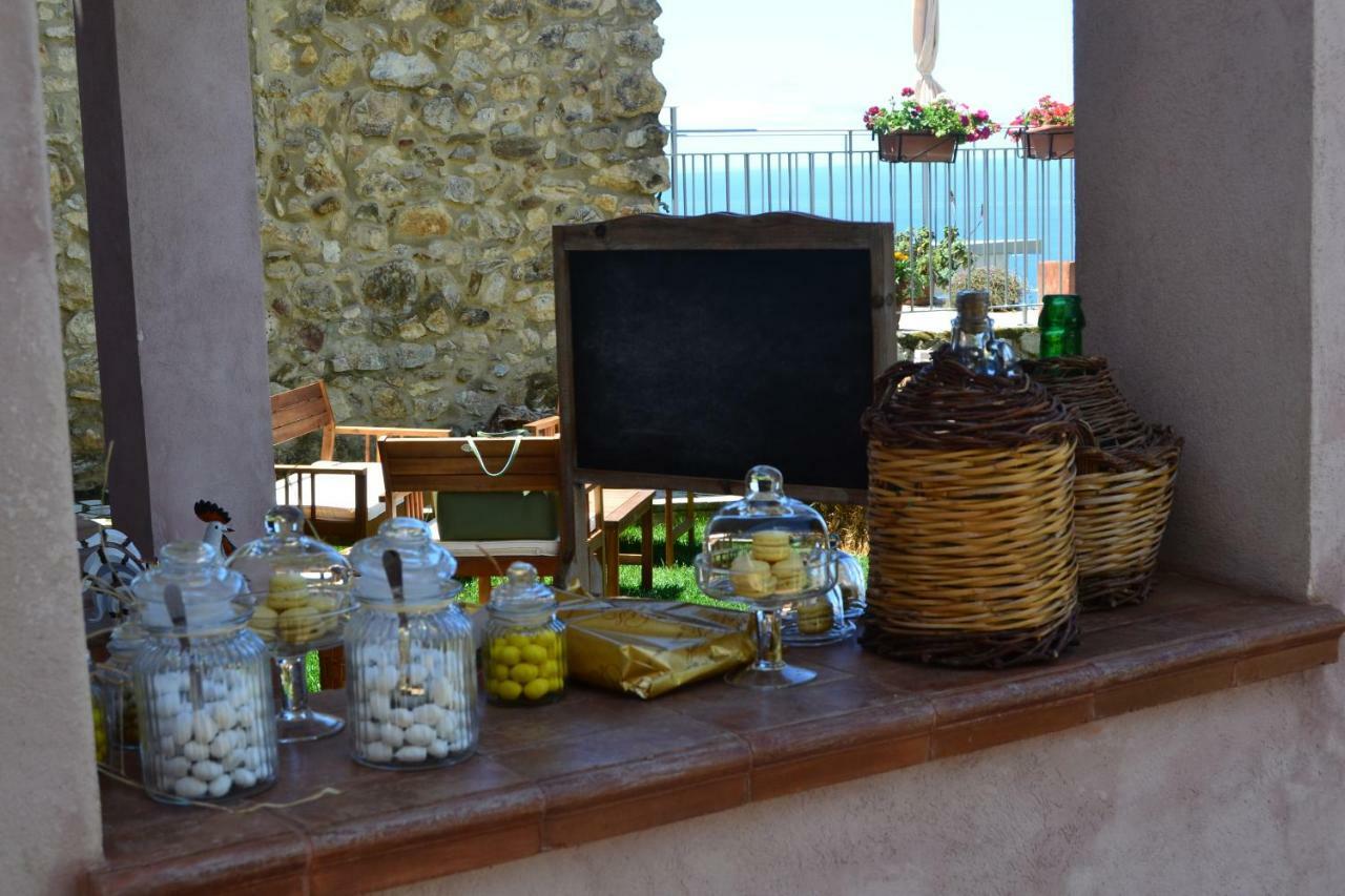 Borgo Rosso Di Sera Resort San Lucido Bagian luar foto