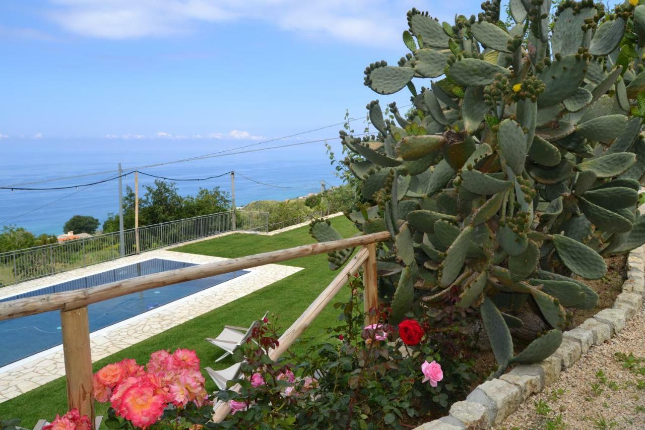 Borgo Rosso Di Sera Resort San Lucido Bagian luar foto