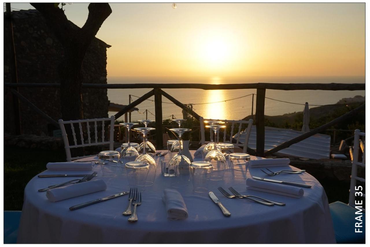 Borgo Rosso Di Sera Resort San Lucido Bagian luar foto